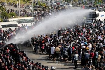 Pobunjenici: Mjanmarska vojska ubila više od 30 civila u manastiru Pobunjenici: Mjanmarska vojska ubila više od 30 civila u manastiru