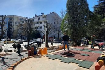 Vuković: Privode se kraju radovi na izgradnji dječjeg igrališta u Ulici Mila Radunovića Vuković: Privode se kraju radovi na izgradnji dječjeg igrališta u Ulici Mila Radunovića