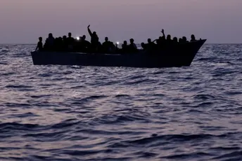 Italija: Tijelo novorođenčeta pronađeno na brodu sa migrantima