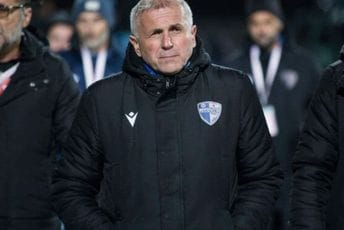 Dečić raskinuo saradnju i sa trećim trenerom ove sezone: Prihvaćena Gaćinovićeva ostavka Dečić raskinuo saradnju i sa trećim trenerom ove sezone: Prihvaćena Gaćinovićeva ostavka