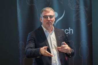 Vukčević: Nedostaju ozbiljni lideri koji bi ponudili inovativne i relevantne ideje, dominira površnost, šarlatanstvo i sujeta Vukčević: Nedostaju ozbiljni lideri koji bi ponudili inovativne i relevantne ideje, dominira površnost, šarlatanstvo i sujeta