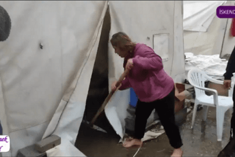 (VIDEO) Jake kiše pogodile žrtve potresa u Turskoj, poplavljeni šatori (VIDEO) Jake kiše pogodile žrtve potresa u Turskoj, poplavljeni šatori