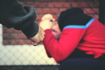 Petnaestogodišnjak iz Sarajeva brutalno pretučen u Podgorici: Dječaka iz BiH psovali i vrijeđali
