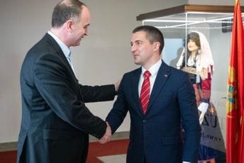 Đeljošaj Bečiću: Želim vam svu sreću na izborima, ohrabruju najave o objedinjavanju građanskih snaga Đeljošaj Bečiću: Želim vam svu sreću na izborima, ohrabruju najave o objedinjavanju građanskih snaga