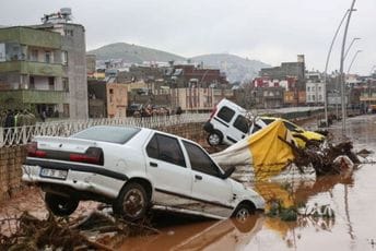 U poplavama u Turskoj stradalo deset osoba U poplavama u Turskoj stradalo deset osoba