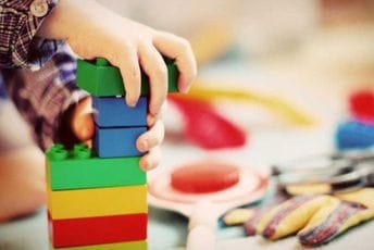 Evo kako igra kockicama utiče na razvoj djeteta Evo kako igra kockicama utiče na razvoj djeteta