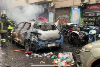 U Napulju noć huliganskog ludila – molotovljevi kokteli, razbijene prodavnice… U Napulju noć huliganskog ludila – molotovljevi kokteli, razbijene prodavnice…