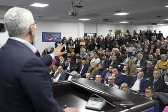 Mandić: Na narednim izborima pokušaćemo sami da osvojimo vlast Mandić: Na narednim izborima pokušaćemo sami da osvojimo vlast