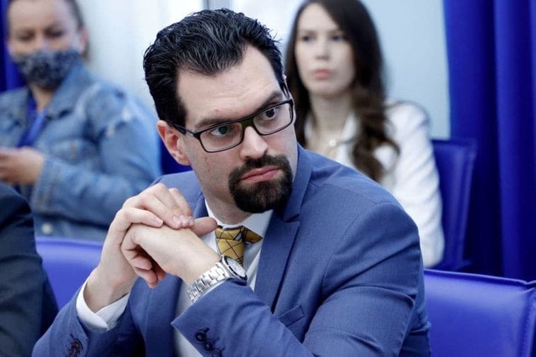 Radonjić o jutrošnjoj akciji SDT-a: Uhapšeno devet osoba, šest lica je u bjekstvu, četiri su već u zatvoru Radonjić o jutrošnjoj akciji SDT-a: Uhapšeno devet osoba, šest lica je u bjekstvu, četiri su već u zatvoru