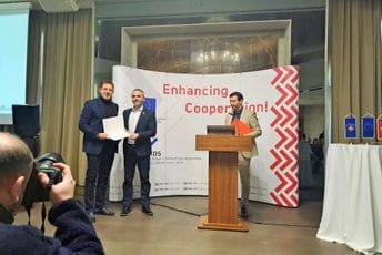 Deset novih projekata podržala EU: Za prekograničnu saradnju Crne Gore i Kosova 3.2 miliona eura Deset novih projekata podržala EU: Za prekograničnu saradnju Crne Gore i Kosova 3.2 miliona eura