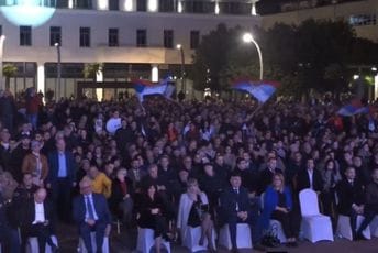 Mandić održao završnu konvenciju: Govorili i Bratić i Joković, poručivano da je Kosovo Srbija, a Metohija Crna Gora Mandić održao završnu konvenciju: Govorili i Bratić i Joković, poručivano da je Kosovo Srbija, a Metohija Crna Gora