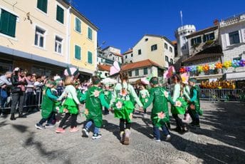 “Cvjetići” prodefilovali Herceg Novim “Cvjetići” prodefilovali Herceg Novim