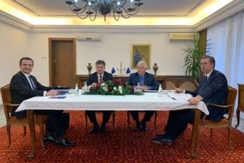 "Maratonski" razgovori u Ohridu ušli u dvanaesti sat: Očekuje se obraćanje Vučića, Kurtija i Borelja "Maratonski" razgovori u Ohridu ušli u dvanaesti sat: Očekuje se obraćanje Vučića, Kurtija i Borelja