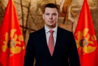 Adžić na Šumanovom forumu u Briselu Adžić na Šumanovom forumu u Briselu