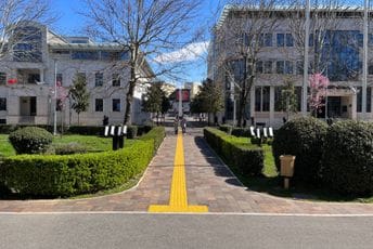 Uskoro nove taktilne staze na više lokacija u Podgorici: Raspisan teneder za nabavku i ugradnju Uskoro nove taktilne staze na više lokacija u Podgorici: Raspisan teneder za nabavku i ugradnju