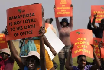 Bunt u Južnoj Africi, traže ostavku predsjednika, desetine uhapšenih Bunt u Južnoj Africi, traže ostavku predsjednika, desetine uhapšenih