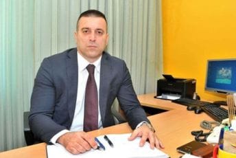 Uhapšen Dejan Knežević - pomoćnik direktora Uprave policije za borbu protiv organizovanog kriminala Uhapšen Dejan Knežević - pomoćnik direktora Uprave policije za borbu protiv organizovanog kriminala