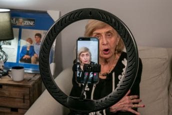 Kao tinejdžerka je preživjela Aušvic, a danas o tom iskustvu priča na TikToku Kao tinejdžerka je preživjela Aušvic, a danas o tom iskustvu priča na TikToku