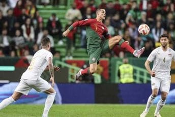 Istorija je ispisana: Kristijano Ronaldo je igrač sa najviše utakmica za nacionalni tim, dao je i dva gola Istorija je ispisana: Kristijano Ronaldo je igrač sa najviše utakmica za nacionalni tim, dao je i dva gola