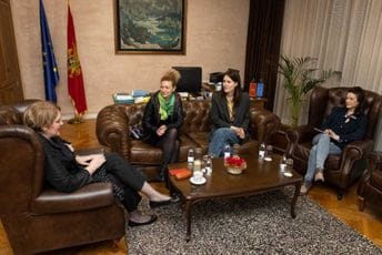 Bošnjak sa predstanicima UNICEF-a o borbi protiv siromaštva i poboljšanju socio-ekonomskog položaja žena i djece Bošnjak sa predstanicima UNICEF-a o borbi protiv siromaštva i poboljšanju socio-ekonomskog položaja žena i djece