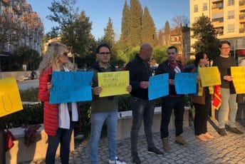 Protest podrške Ukrajini u Podgorici: Stop genocidu, želimo sigurnost i bezbjednost u NATO Protest podrške Ukrajini u Podgorici: Stop genocidu, želimo sigurnost i bezbjednost u NATO