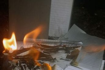 Zapaljen tefter dužnika: Anonimni donator ponovo izmirio dugove Barana Zapaljen tefter dužnika: Anonimni donator ponovo izmirio dugove Barana