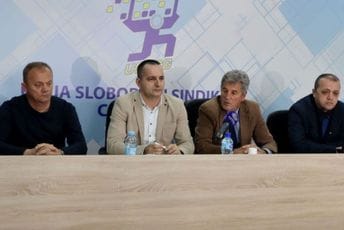 Policajci od Abazovića traže da ih zaštiti od Adžića Zabranjuju im Ustavom zagarantovano pravo sindikalnog djelovanja