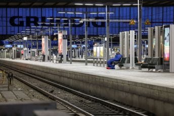 Mega štrajk u Njemačkoj: Stala željeznica, ne rade aerodromi… Mega štrajk u Njemačkoj: Stala željeznica, ne rade aerodromi…