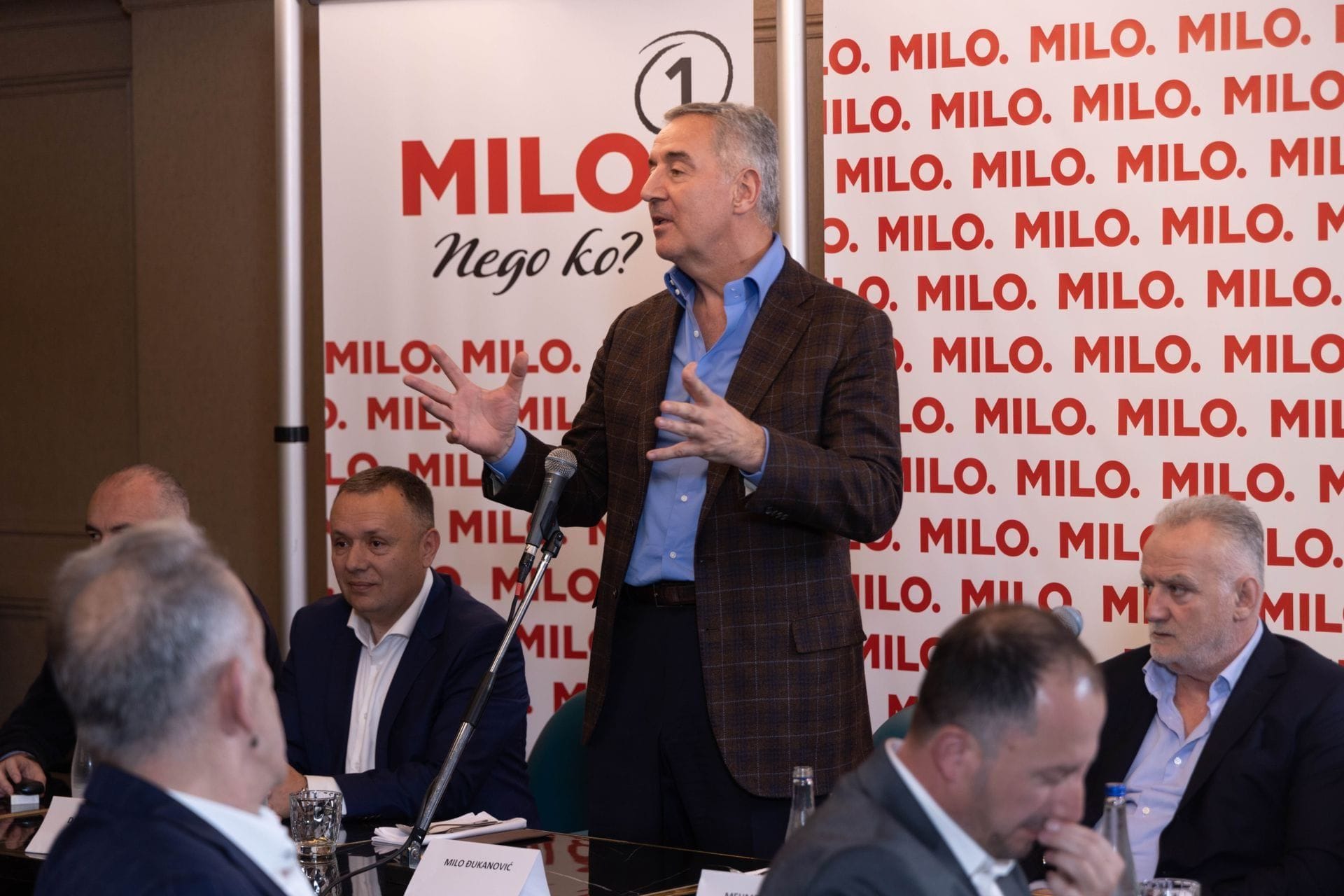 Fotografija 2: Đukanović prisustvovao iftaru u Ulcinju: Budimo na nivou odgovornosti na kojem smo bili na referendumu i radovaćemo se u nedjelju veče