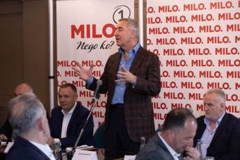 Đukanović: Nećemo lako pred bilo čijim pritiskom popustiti i odreći se svoje države Đukanović: Nećemo lako pred bilo čijim pritiskom popustiti i odreći se svoje države