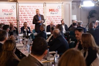 Đukanović prisustvovao iftaru u Ulcinju: Budimo na nivou odgovornosti na kojem smo bili na referendumu i radovaćemo se u nedjelju veče Đukanović prisustvovao iftaru u Ulcinju: Budimo na nivou odgovornosti na kojem smo bili na referendumu i radovaćemo se u nedjelju veče