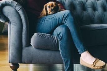 Evo zašto ne bi trebalo sjedjeti prekrštenih nogu Ilustracija