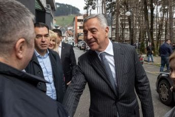 Đukanović: Možete biti ljuti na mene ili nekog od nas, ali je li to dovoljan razlog da glasate protiv Crne Gore? Đukanović: Možete biti ljuti na mene ili nekog od nas, ali je li to dovoljan razlog da glasate protiv Crne Gore?