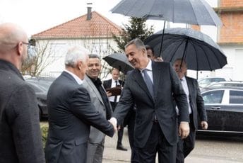 Đukanović: Vjerujem pamet naših ljudi, kad god je bilo kritično u Crnoj Gori građani su pametno odlučili Đukanović: Vjerujem pamet naših ljudi, kad god je bilo kritično u Crnoj Gori građani su pametno odlučili