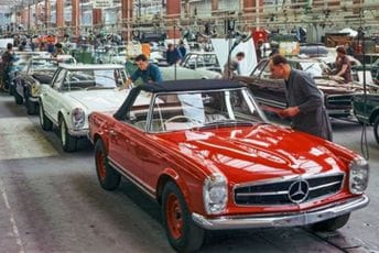 Legendarni Mercedes 230 SL slavi 60. rođendan: Evo koliko koštaju dobro očuvani primjerci Legendarni Mercedes 230 SL slavi 60. rođendan: Evo koliko koštaju dobro očuvani primjerci