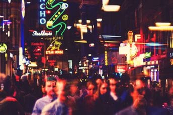 Amsterdam želi da obeshrabi dolazak turista koji bi da "divljaju"