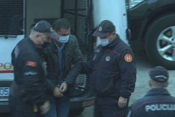 Odgođeno suđenje Peruničiću: U svojstvu oštećenih prisustvovali Krivokapić i Bečić Odgođeno suđenje Peruničiću: U svojstvu oštećenih prisustvovali Krivokapić i Bečić