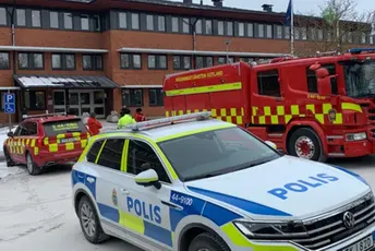 Panika u Švedskoj: Pisma sa prahom stigla u 19 regionalnih uprava, zaposleni evakuisani, dvoje hospitalizovano Panika u Švedskoj: Pisma sa prahom stigla u 19 regionalnih uprava, zaposleni evakuisani, dvoje hospitalizovano