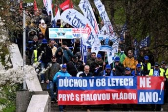 Češka: Hiljade građana u Pragu protestvovalo protiv penzijske reforme Češka: Hiljade građana u Pragu protestvovalo protiv penzijske reforme