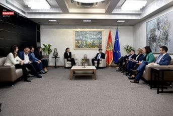 Abazović i Vojinović: Što prije otvoriti tender, izgradnja OŠ "Vladimir Nazor" da počne u avgustu Abazović i Vojinović: Što prije otvoriti tender, izgradnja OŠ "Vladimir Nazor" da počne u avgustu