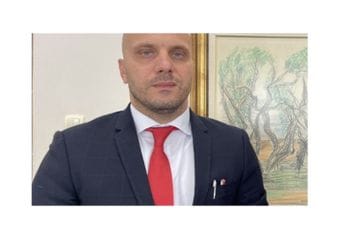 Uspon čovjeka s dosjeom Uspon čovjeka s dosjeom