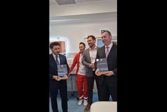 "Nastavljamo sa investicijama u zdravstvu": U Ulcinju otvorena rekonstruisana Hitna pomoć "Nastavljamo sa investicijama u zdravstvu": U Ulcinju otvorena rekonstruisana Hitna pomoć