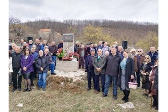 Otkriveno spomen-obilježje narodnom heroju: Asović neće biti zaboravljen, kao ni hiljade poginulih za čast i slobodu Crne Gore Otkriveno spomen-obilježje narodnom heroju: Asović neće biti zaboravljen, kao ni hiljade poginulih za čast i slobodu Crne Gore