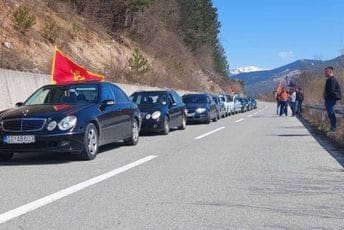 DPS: Na večerašnju Đukanovićevu konvenciju već krenuli sa sjevera (FOTO) DPS: Na večerašnju Đukanovićevu konvenciju već krenuli sa sjevera (FOTO)