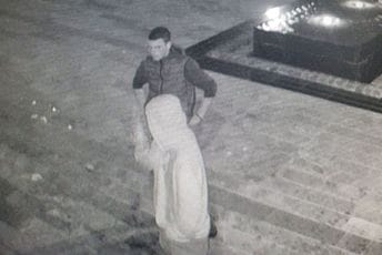 Šta im je skrivila fontana: U Zeti 'napali' česmu i to uredno snimali (VIDEO) Šta im je skrivila fontana: U Zeti 'napali' česmu i to uredno snimali (VIDEO)