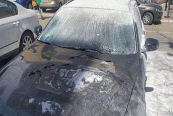 Priština krivi "Vučićev piromanski režim": Zapaljeno još troje kola Srba sa oznakama RKS Priština krivi "Vučićev piromanski režim": Zapaljeno još troje kola Srba sa oznakama RKS