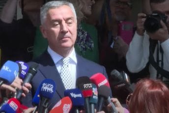 Sve vam je to Crna Gora: Car je pao, živio car Sve vam je to Crna Gora: Car je pao, živio car