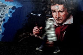 Muzički dvoboj sa rap žanrom: Betoven oživljen u virtuelnoj stvarnosti Muzički dvoboj sa rap žanrom: Betoven oživljen u virtuelnoj stvarnosti