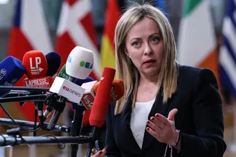 Ko u javnoj upravi bude koristio fraze na engleskom - rizikovaće kaznu i do 100.000 eura Ko u javnoj upravi bude koristio fraze na engleskom - rizikovaće kaznu i do 100.000 eura