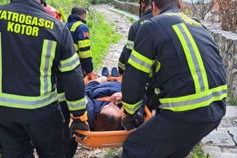 Kotor: Državljanka Njemačke se povrijedila na tvrđavi, intervenisali vatrogasci Kotor: Državljanka Njemačke se povrijedila na tvrđavi, intervenisali vatrogasci